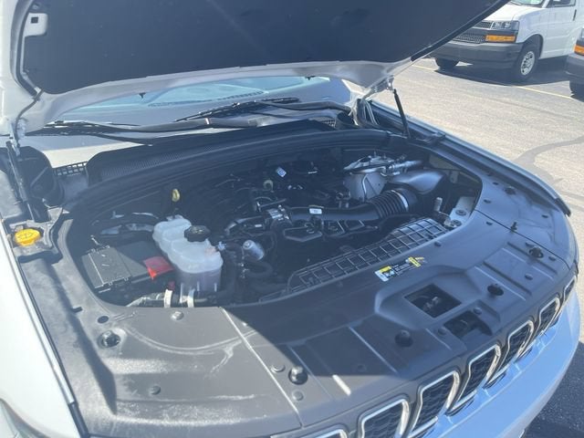 2022 Jeep Grand Cherokee Laredo 4x4