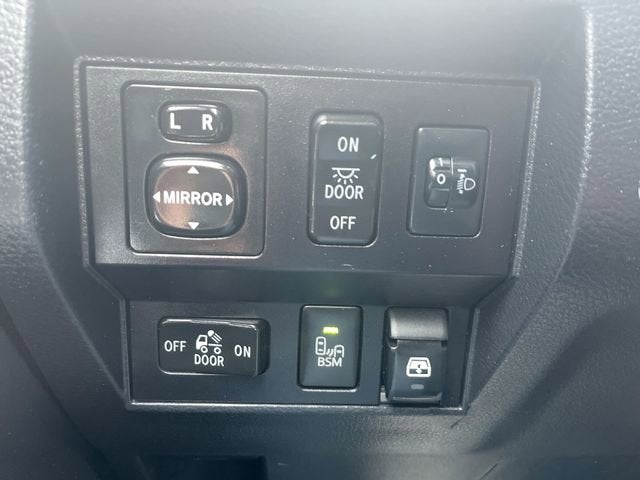 2017 Toyota Tundra SR5 5.7L V8