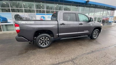 2017 Toyota Tundra SR5 5.7L V8