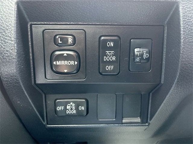 2017 Toyota Tundra SR5 5.7L V8