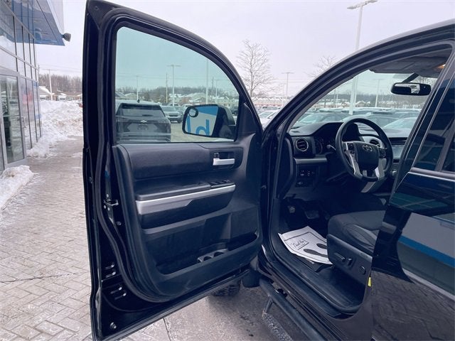 2017 Toyota Tundra SR5 5.7L V8