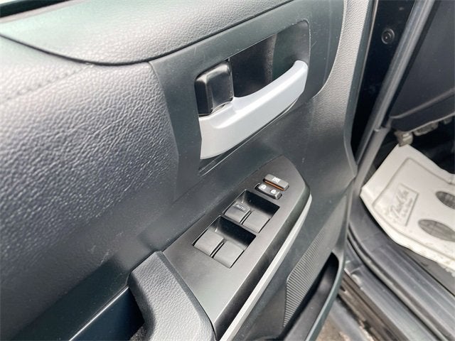 2017 Toyota Tundra SR5 5.7L V8