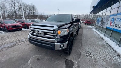 2017 Toyota Tundra SR5 5.7L V8