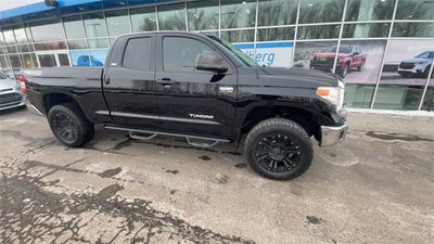 2017 Toyota Tundra SR5 5.7L V8