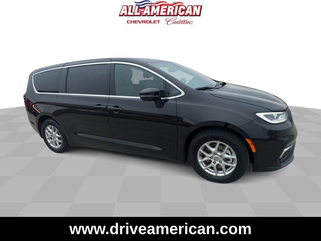 2025 Chrysler Pacifica Select