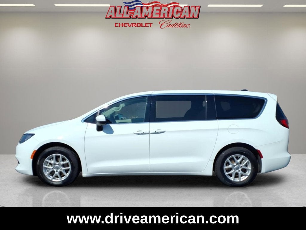 2023 Chrysler Voyager LX