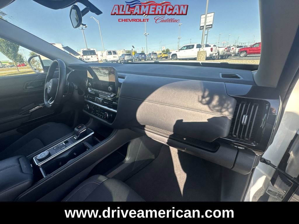 2024 Nissan Pathfinder SV