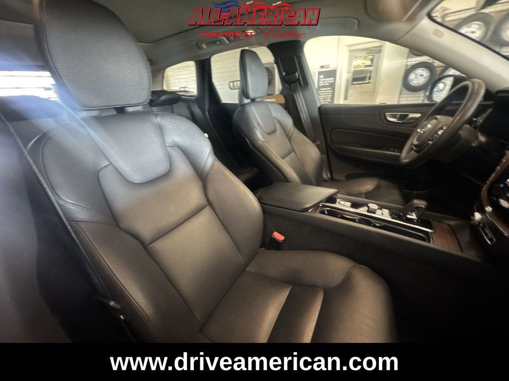 2024 Volvo XC60 Plus Dark Theme