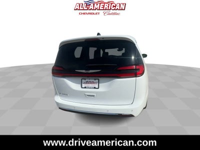 2025 Chrysler Pacifica Select