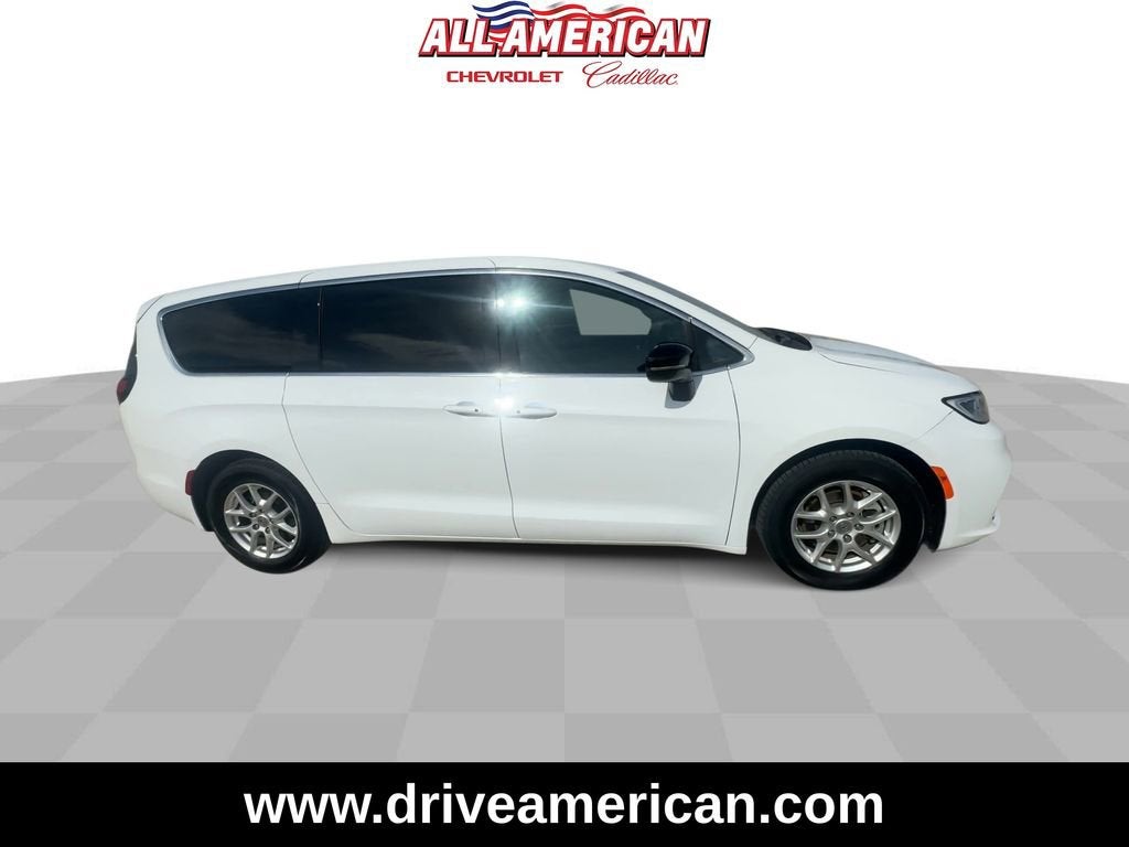 2025 Chrysler Pacifica Select