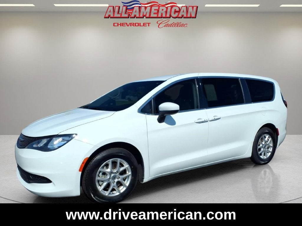 2023 Chrysler Voyager LX