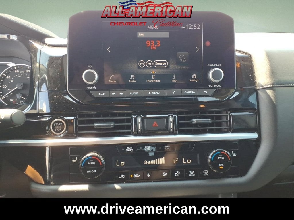 2024 Nissan Pathfinder SV