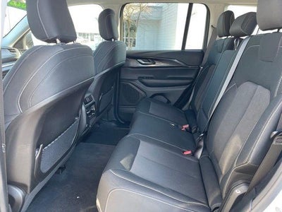 2023 Jeep Grand Cherokee Laredo 4x4