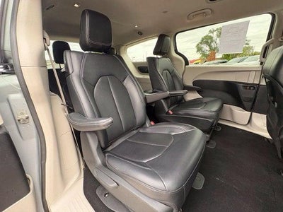 2024 Chrysler Pacifica Hybrid Select