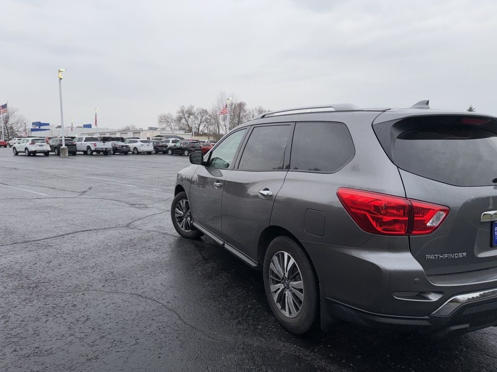 2019 Nissan Pathfinder SV