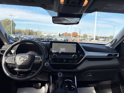 2026 Toyota Highlander Hybrid Platinum