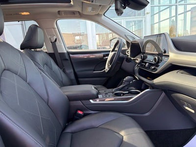 2026 Toyota Highlander Hybrid Platinum