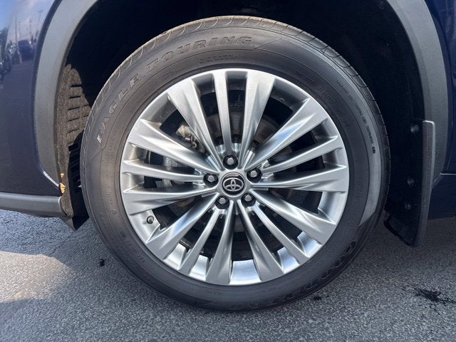 2025 Toyota Highlander Hybrid Platinum