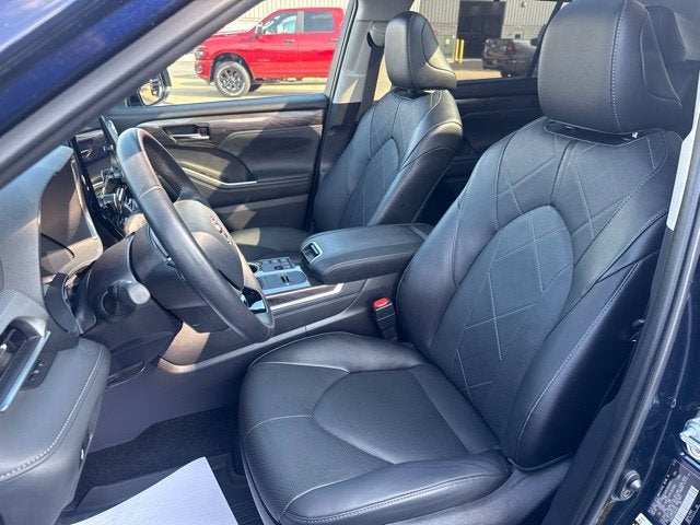 2025 Toyota Highlander Hybrid Platinum
