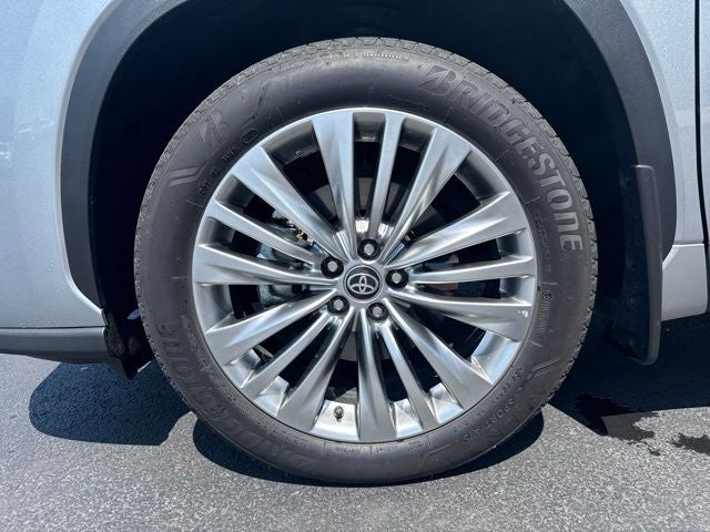2025 Toyota Highlander Platinum