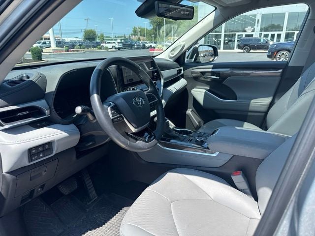 2025 Toyota Highlander Platinum
