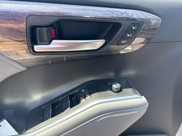 2025 Toyota Highlander Platinum