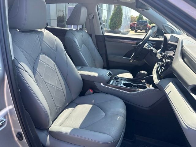 2025 Toyota Highlander Platinum