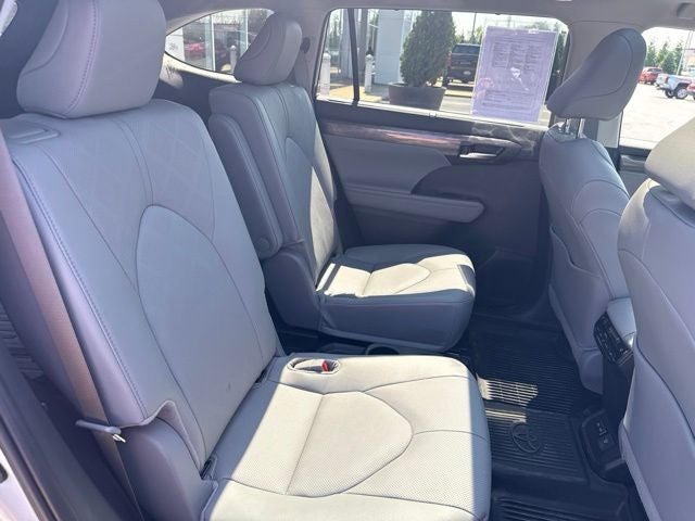 2025 Toyota Highlander Platinum