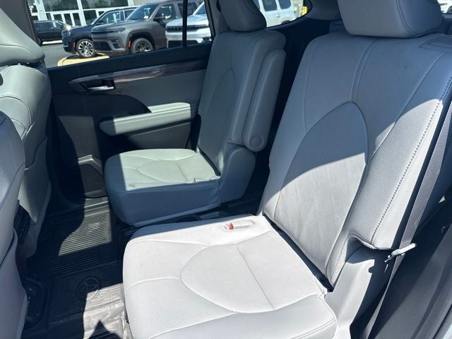 2025 Toyota Highlander Platinum