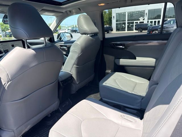 2025 Toyota Highlander Platinum