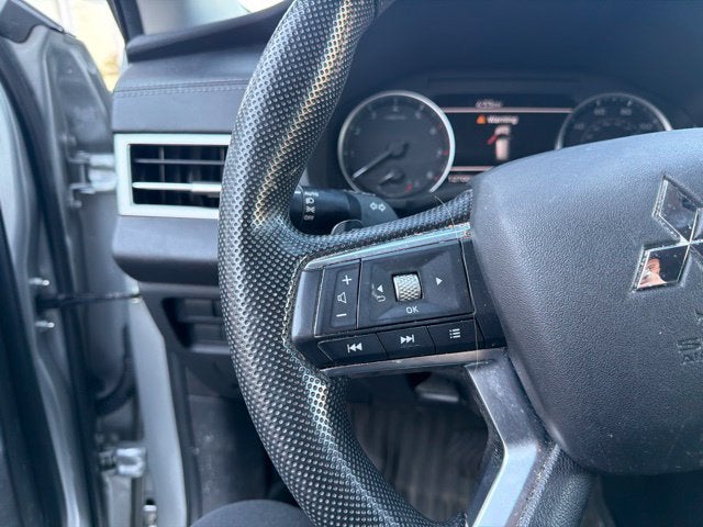 2022 Mitsubishi Outlander ES