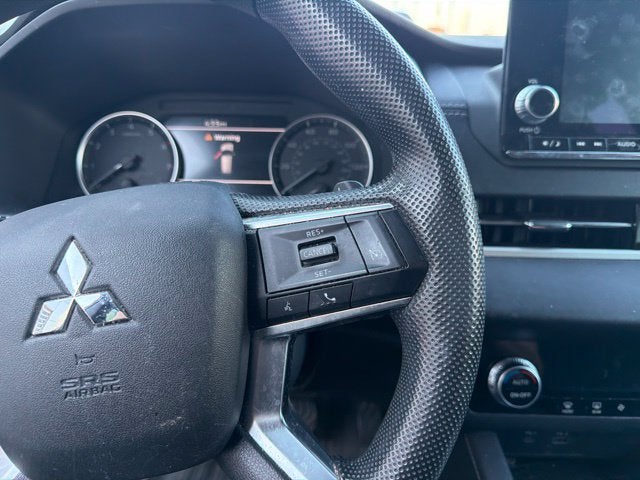 2022 Mitsubishi Outlander ES