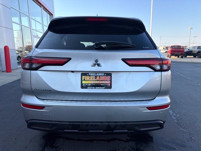 2022 Mitsubishi Outlander ES