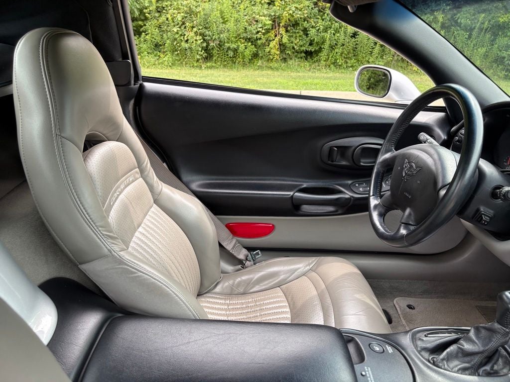 2001 Chevrolet Corvette Base