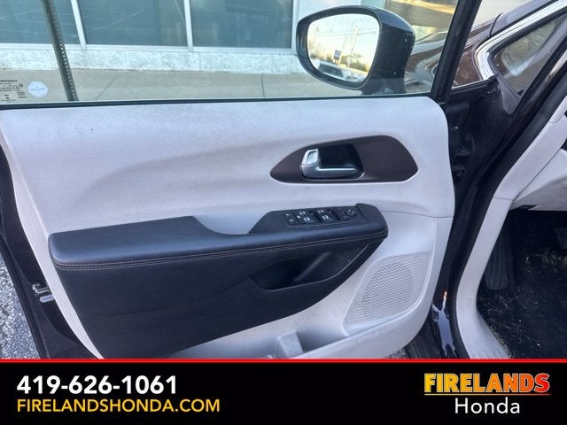 2017 Chrysler Pacifica Touring L Plus