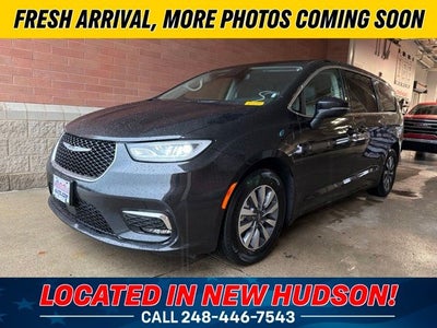 2023 Chrysler Pacifica Hybrid Touring L