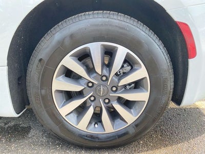 2024 Chrysler Pacifica Hybrid Select
