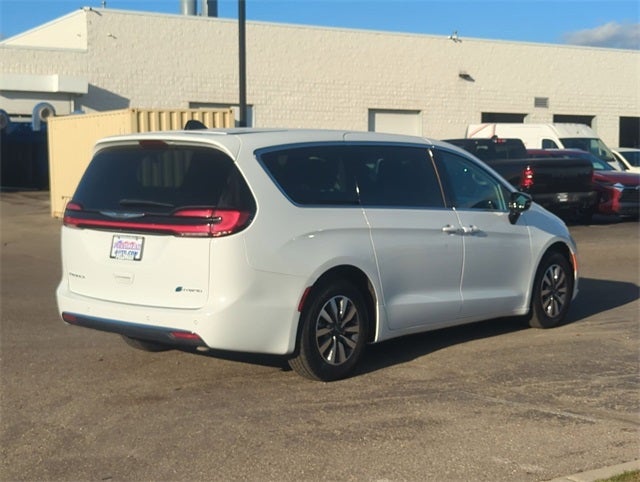 2024 Chrysler Pacifica Hybrid Select