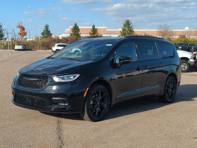 2025 Chrysler Pacifica Limited AWD