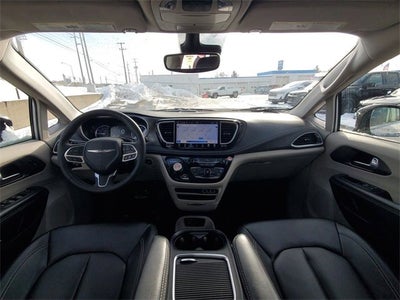 2024 Chrysler Pacifica Hybrid Select