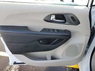 2024 Chrysler Pacifica Hybrid Select