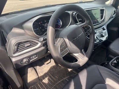 2025 Chrysler Pacifica Hybrid Select