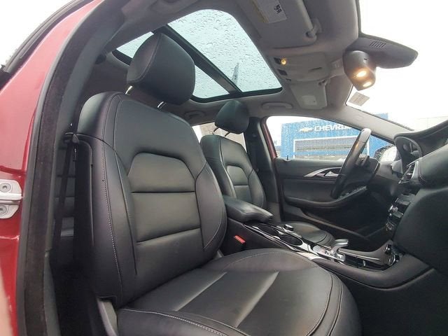 2017 INFINITI QX30 Premium