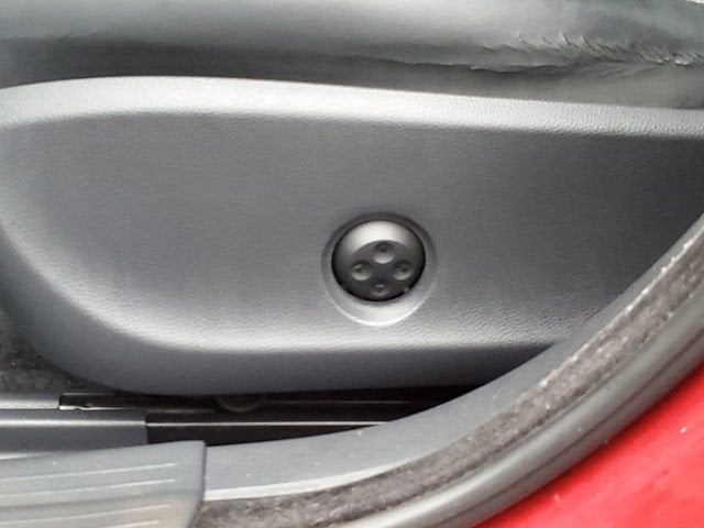 2017 INFINITI QX30 Premium