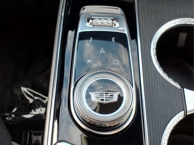 2024 Cadillac LYRIQ Luxury 2
