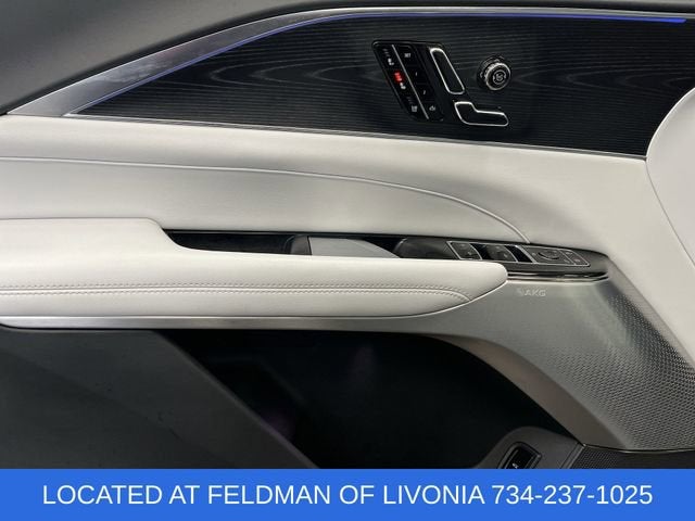 2024 Cadillac LYRIQ Luxury 2