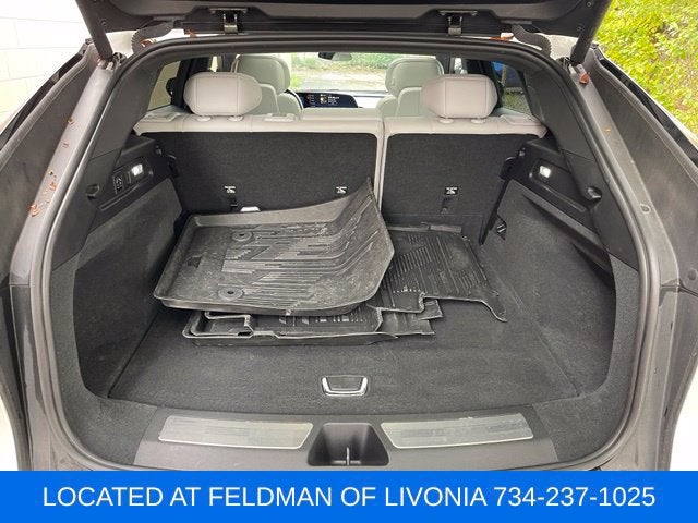2024 Cadillac LYRIQ Luxury 2
