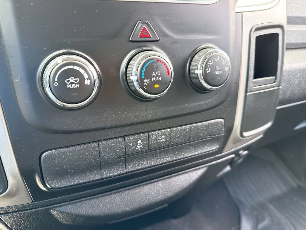 2019 RAM 1500 Classic SLT Crew Cab 4x2 6'4" Box