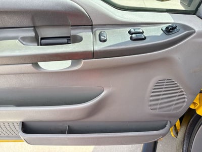 2004 Ford Super Duty F-350 SRW XL
