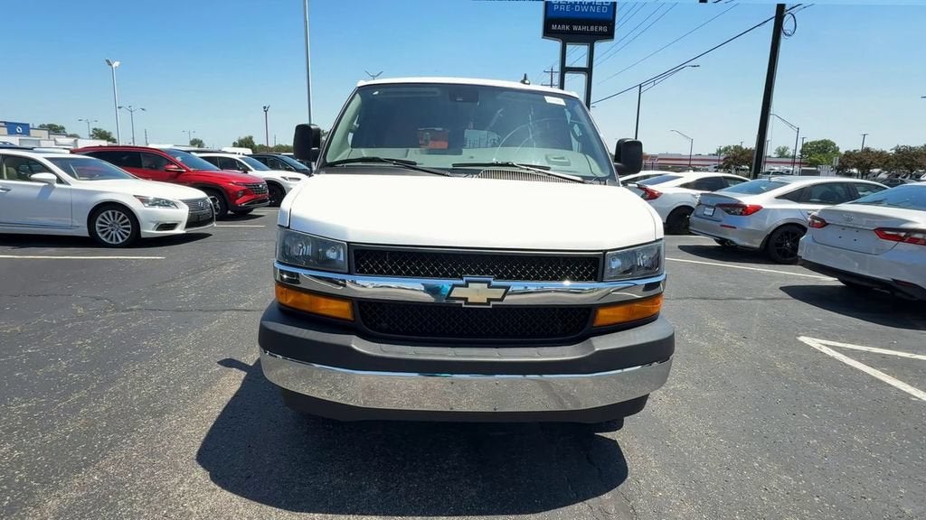 2022 Chevrolet Express Passenger 2500 1LT